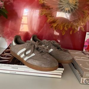 CHALKY BROWN ADIDAS SAMBAS SIZE MEN US 6